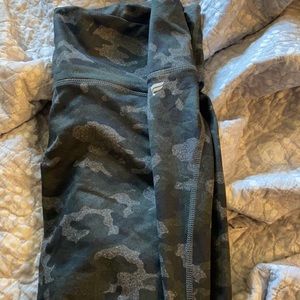 Fabletics black and gray camo leggings size large